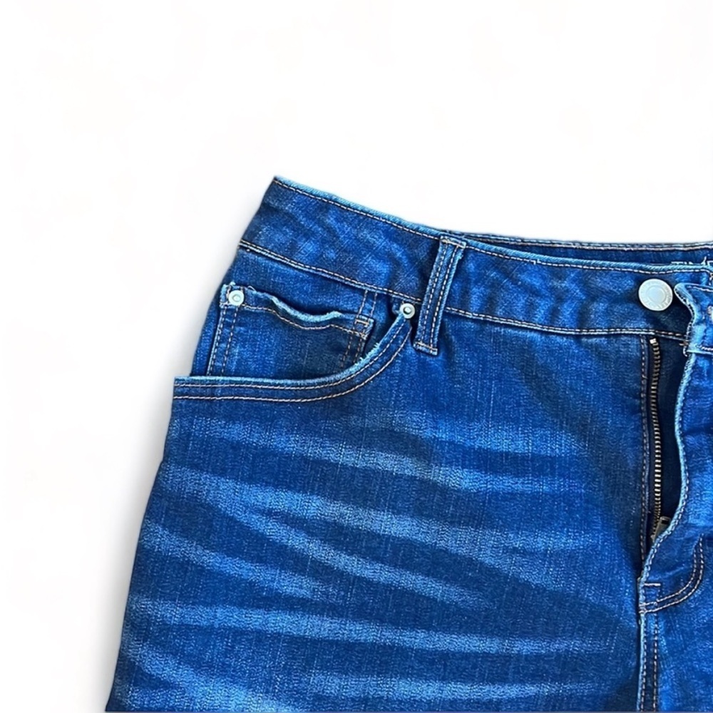 Time & Tru Cuffed Denim Shorts - Picture 2 of 5